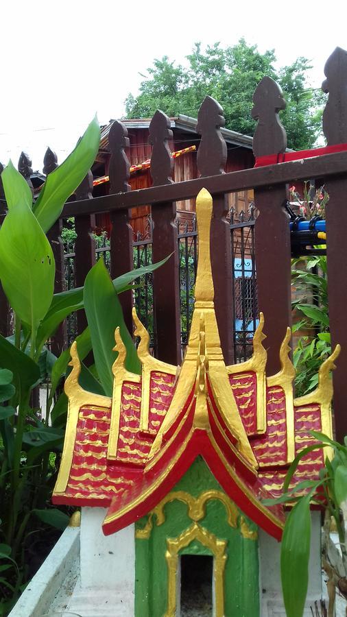วิไลวรรณ เพลซ เฮาส์ Hotel หลวงพระบาง ภายนอก รูปภาพ