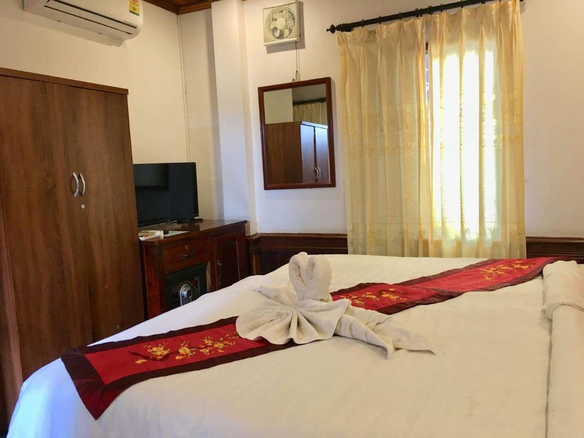 วิไลวรรณ เพลซ เฮาส์ Hotel หลวงพระบาง ภายนอก รูปภาพ
